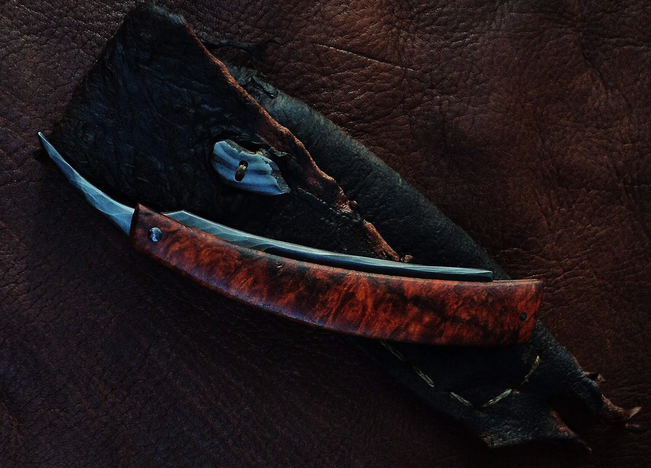 Dylan Farnham Custom Straight Razor - California Buckeye Burl Scales