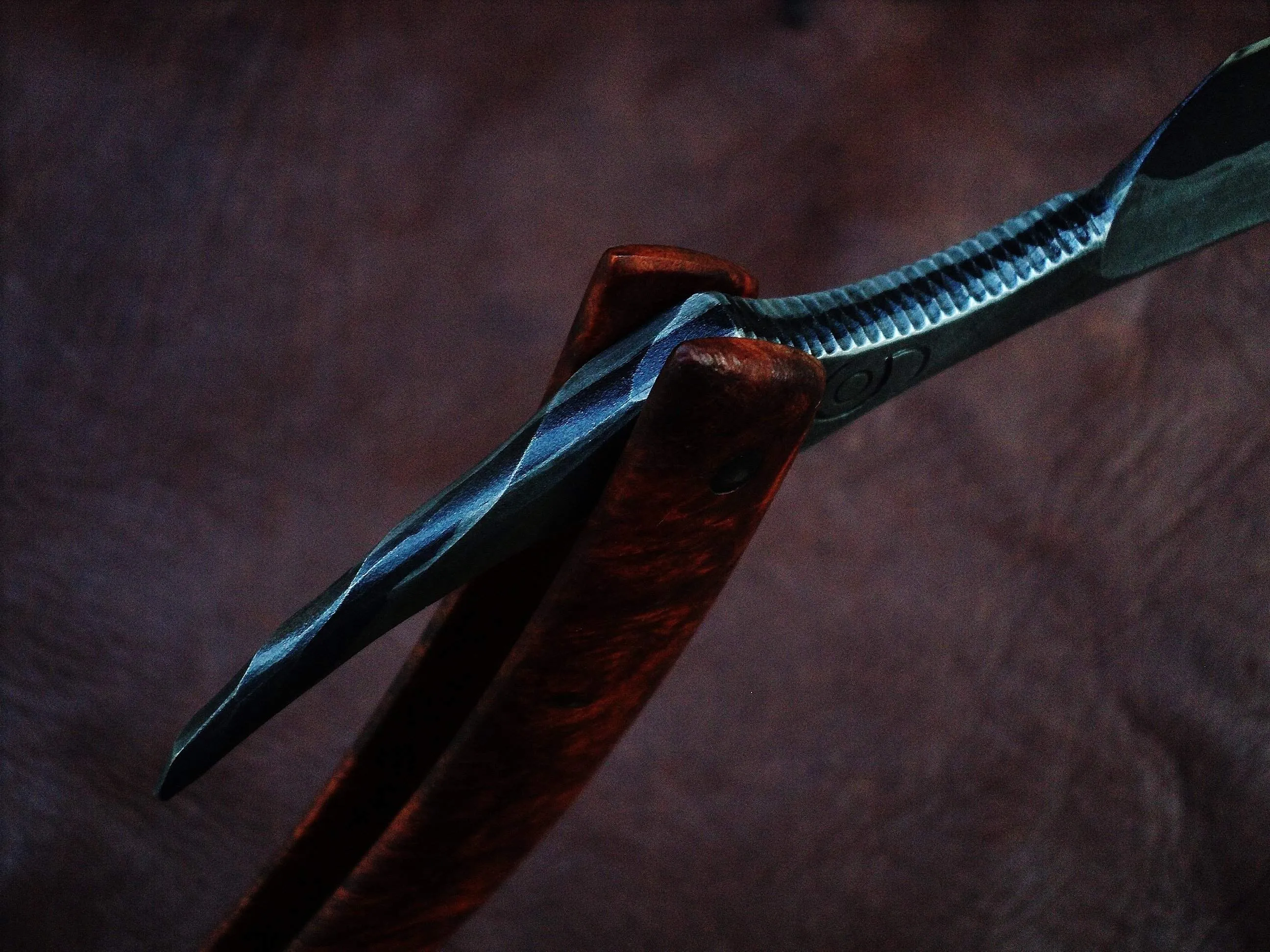 Dylan Farnham Custom Straight Razor - California Buckeye Burl Scales
