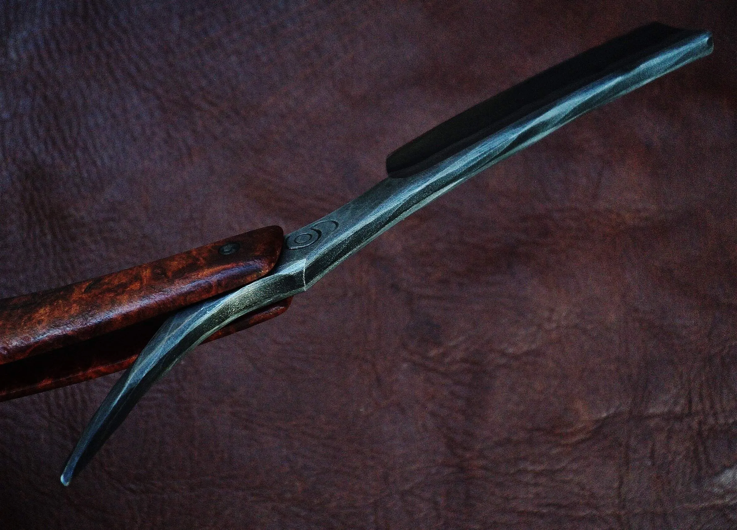 Dylan Farnham Custom Straight Razor - California Buckeye Burl Scales
