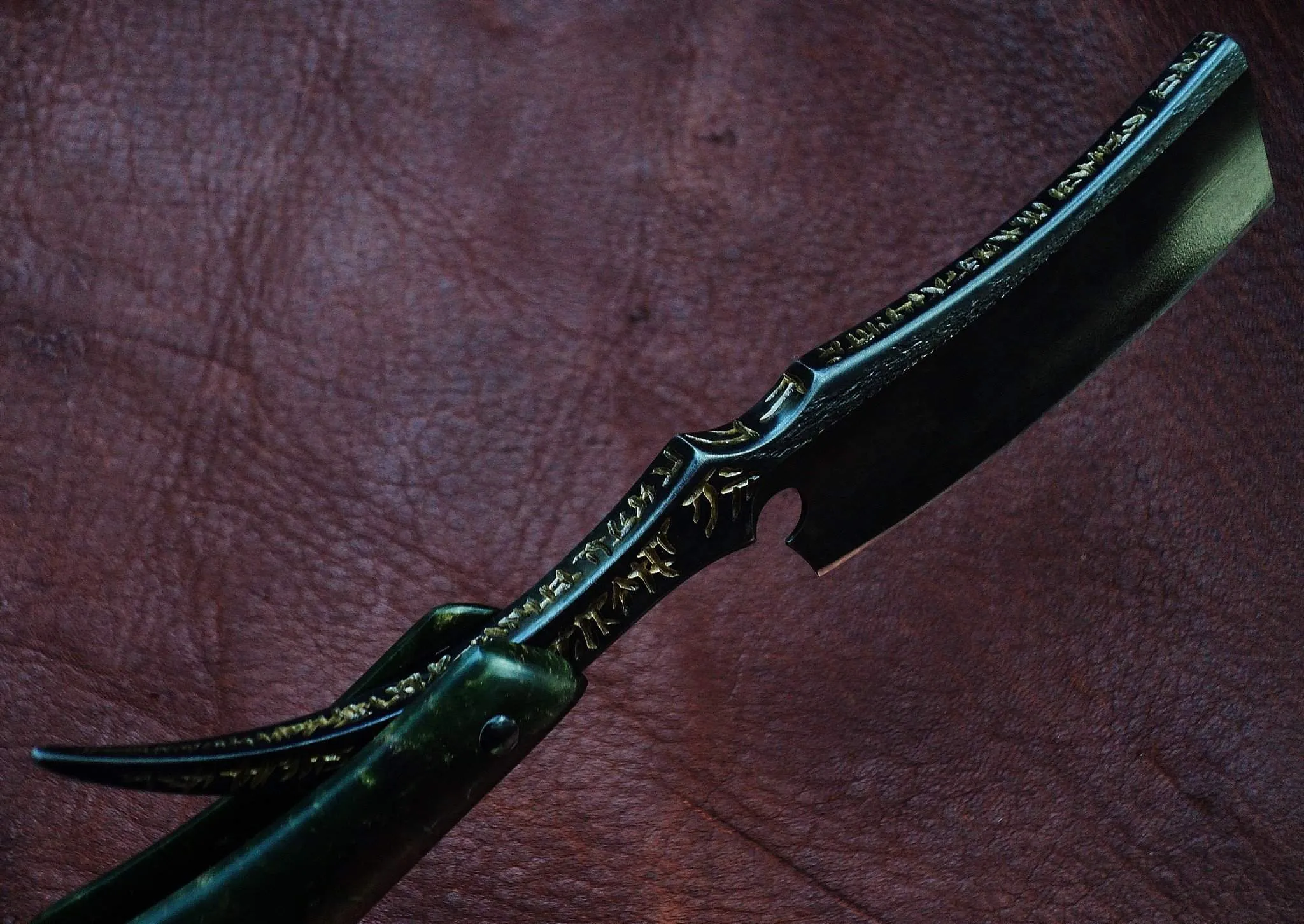 Dylan Farnham Custom Straight Razor - Green Resin With Copper, Manzanita Burl Scales
